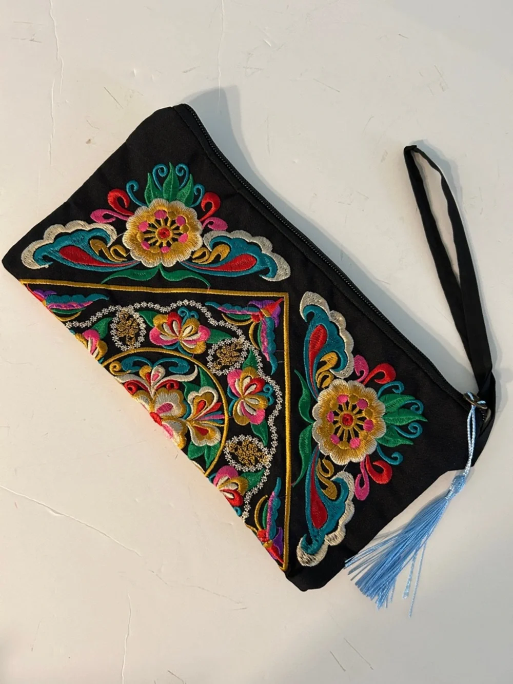 🟢 3/$30 Embroidered Wristlet NEW colorful flowers on a black base - Picture 3 of 9